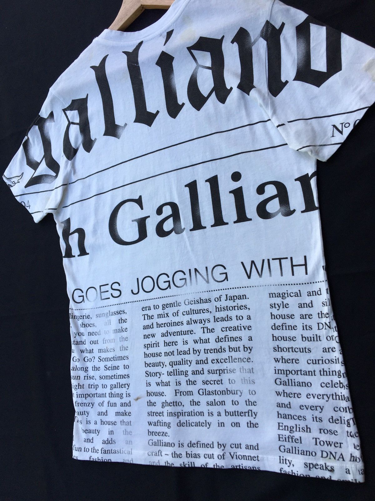 John Galliano Rare Vintage John Galliano Newspaper Tshirt Size US S / EU 44-46 / 1 - 21 Thumbnail