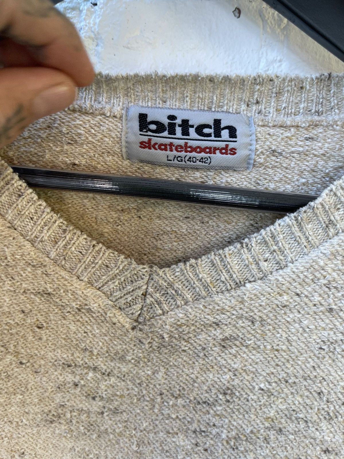 Vintage 90s BITCH SKATEBOARD BRAND TAN beige Sweater Cozy Size US L / EU 52-54 / 3 - 4 Thumbnail