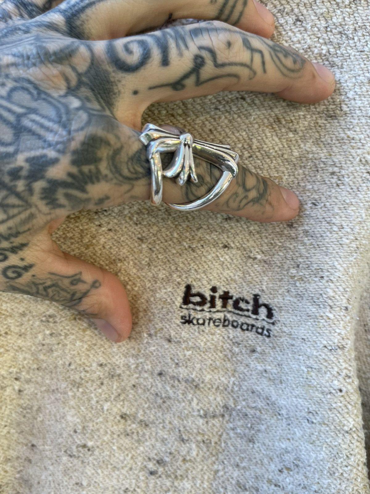 Vintage 90s BITCH SKATEBOARD BRAND TAN beige Sweater Cozy Size US L / EU 52-54 / 3 - 3 Thumbnail