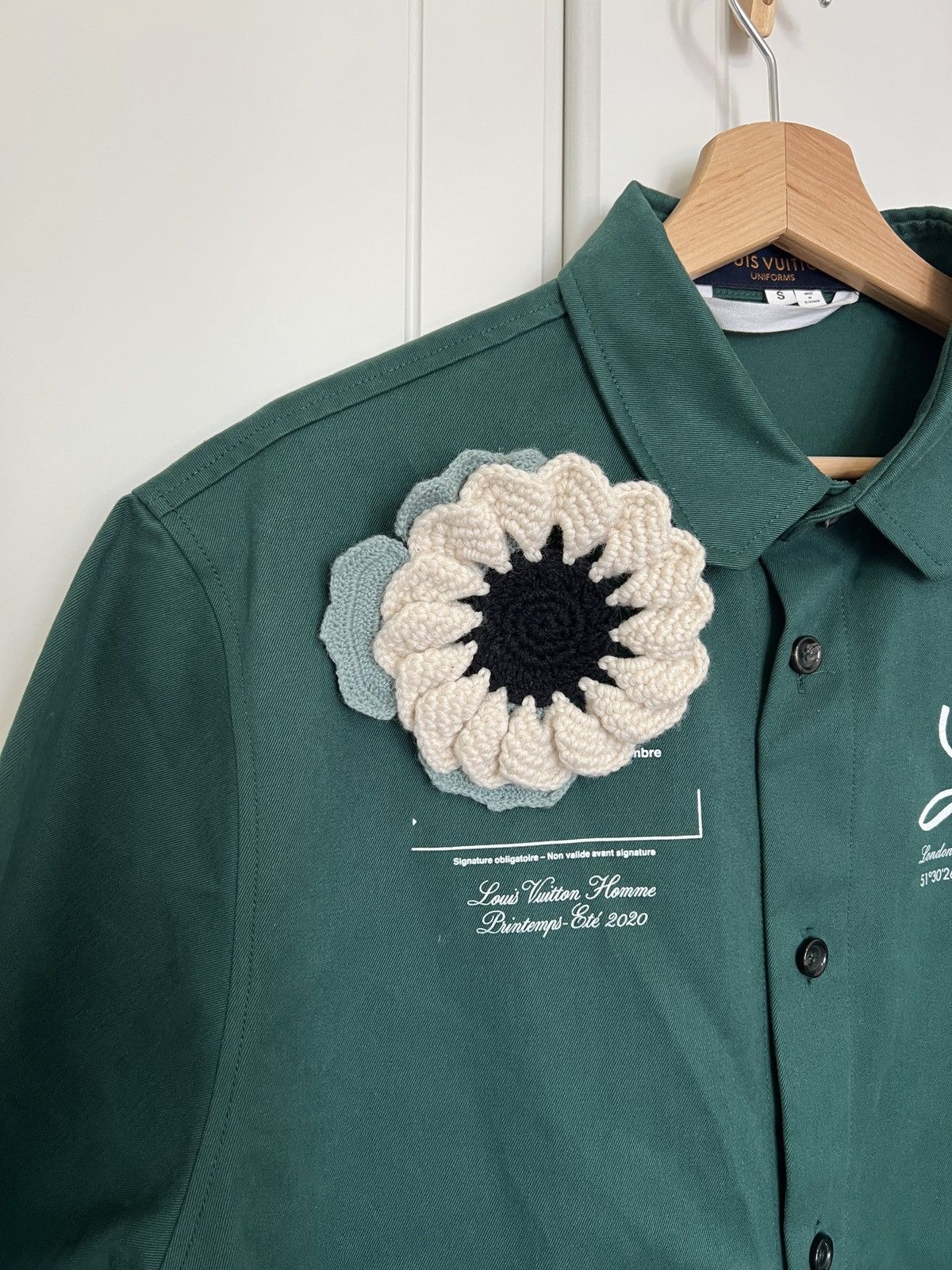 Louis Vuitton SS20 equipe uniform button up shirt w/ flower patch Size US S / EU 44-46 / 1 - 4 Thumbnail