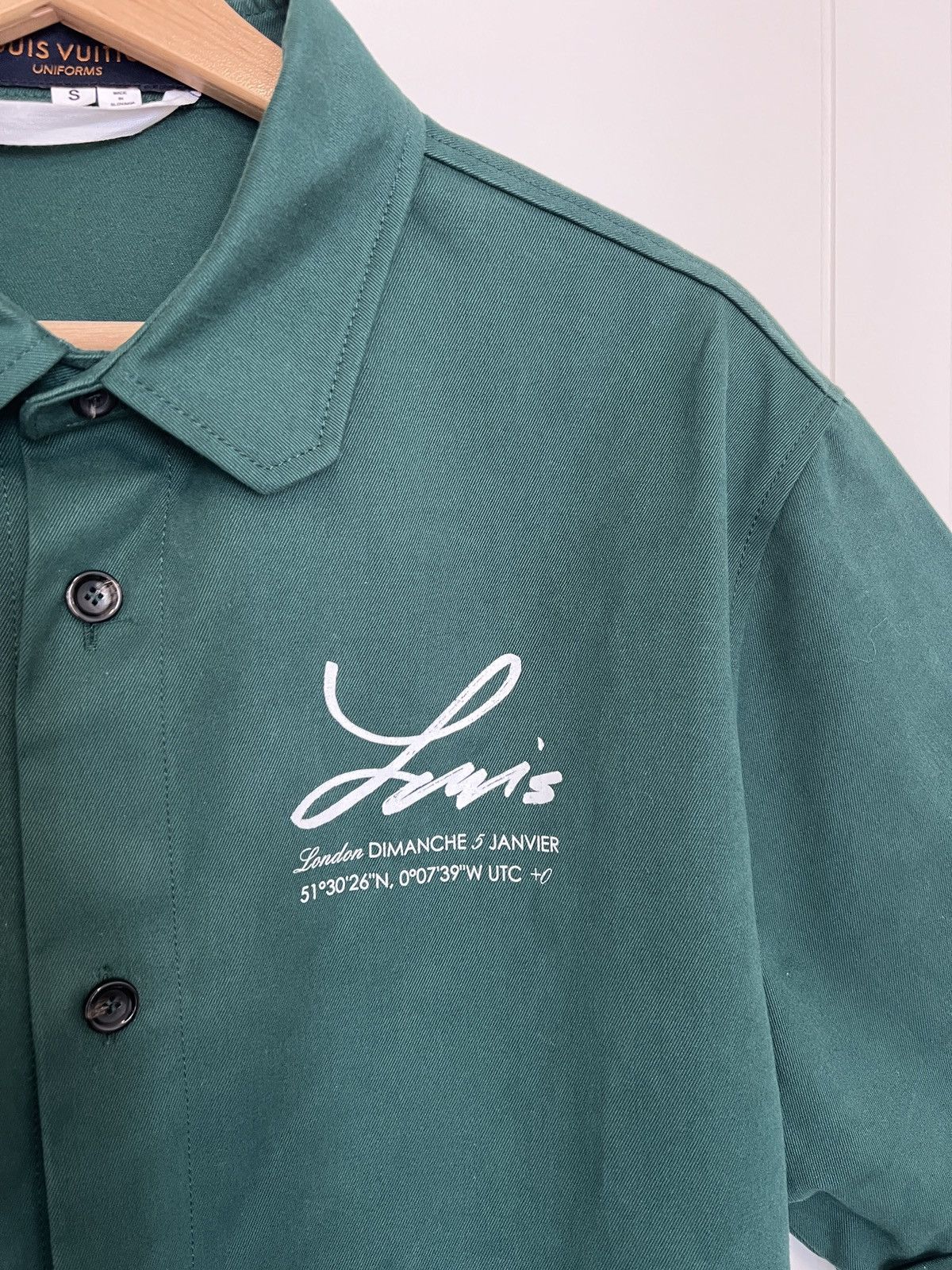 Louis Vuitton SS20 equipe uniform button up shirt w/ flower patch Size US S / EU 44-46 / 1 - 5 Thumbnail