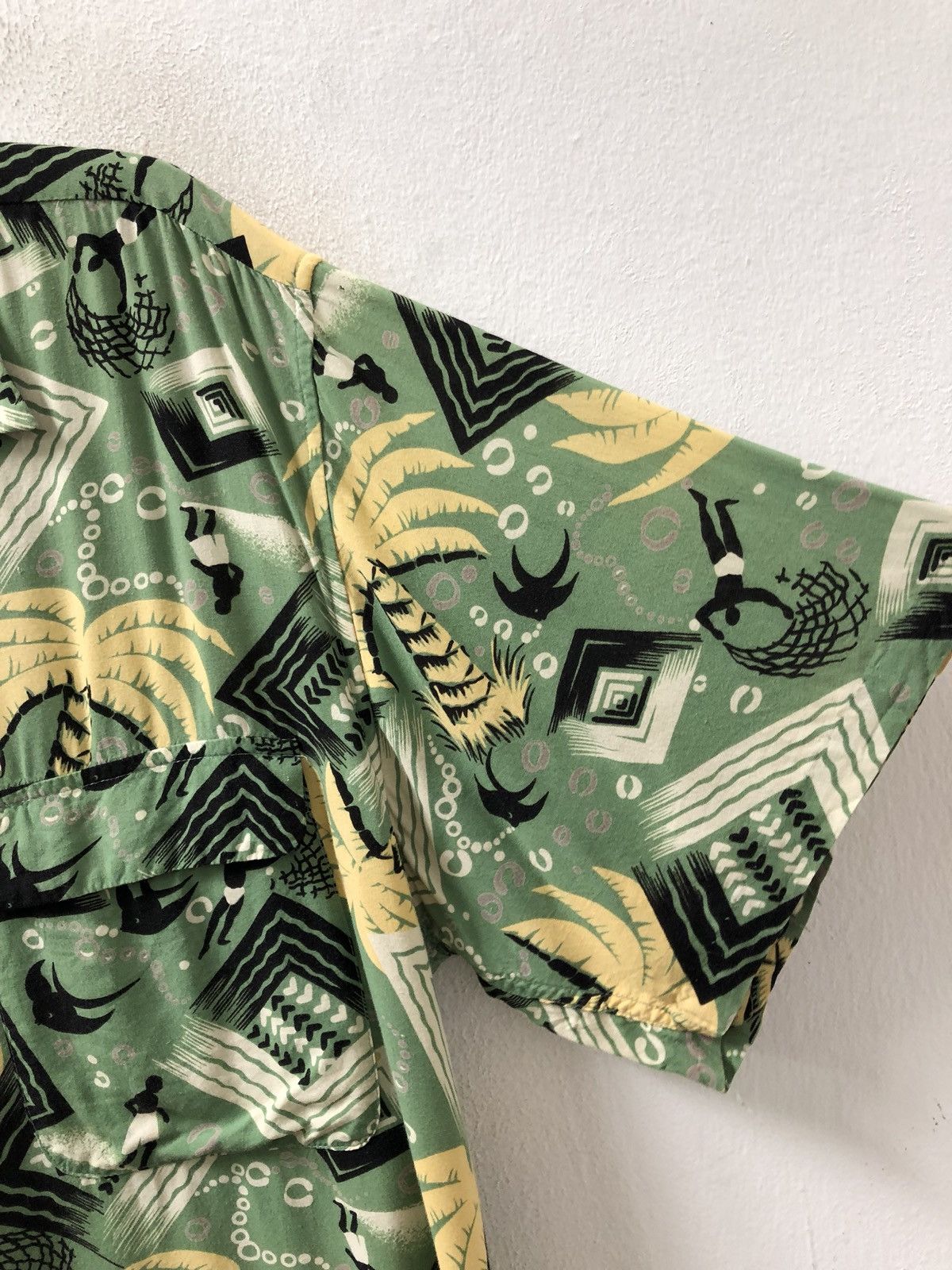 Reyn Spooner Vintage Reyn Spooner Flap Pocket Rayon Camp Collar Hawaiian Size US L / EU 52-54 / 3 - 3 Thumbnail