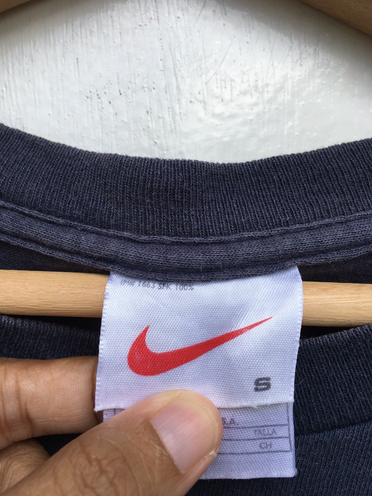 Nike Vintage 90s Nike Swoosh Small Logo Tshirt Size US S / EU 44-46 / 1 - 5 Thumbnail