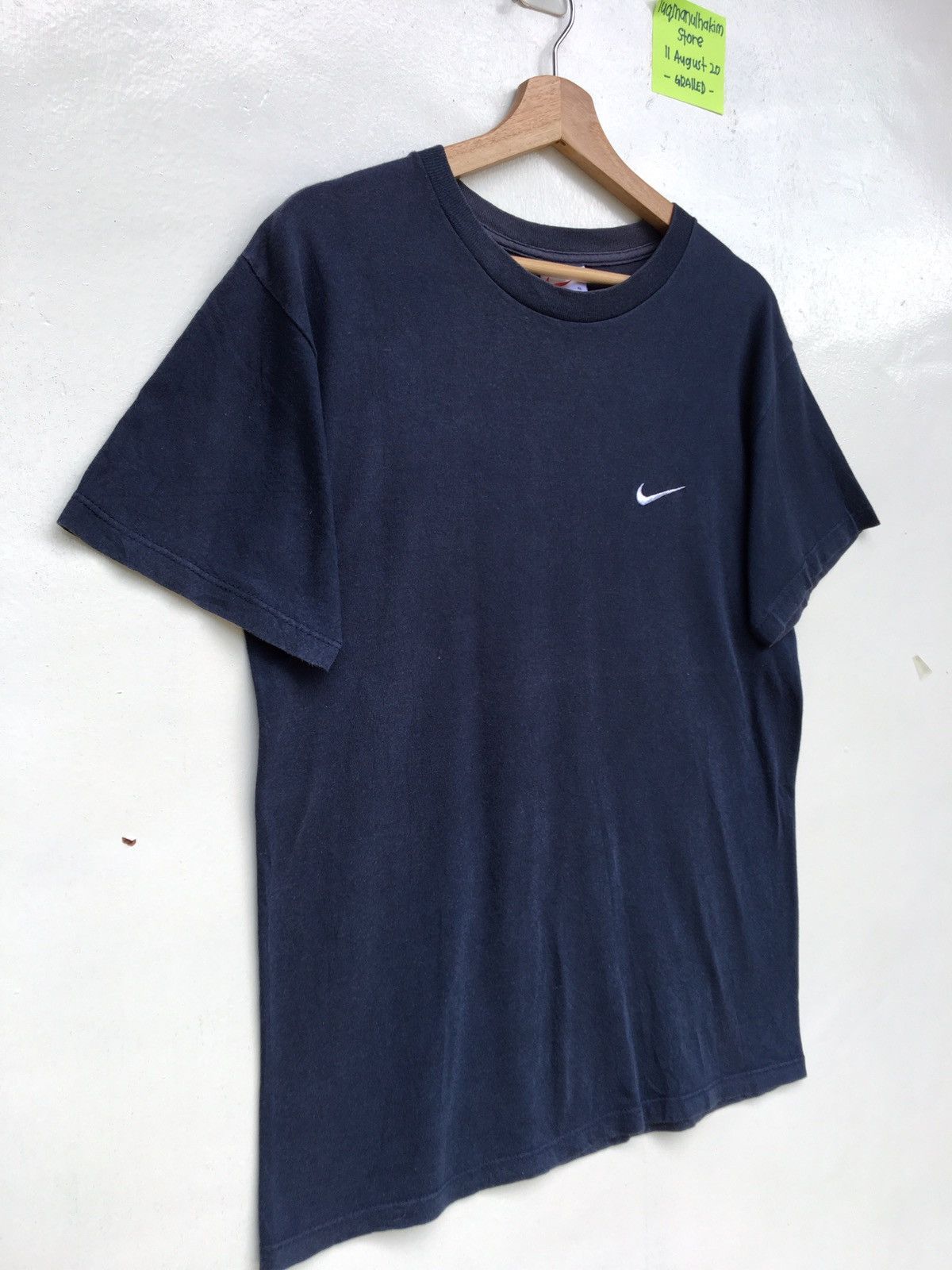 Nike Vintage 90s Nike Swoosh Small Logo Tshirt Size US S / EU 44-46 / 1 - 3 Thumbnail
