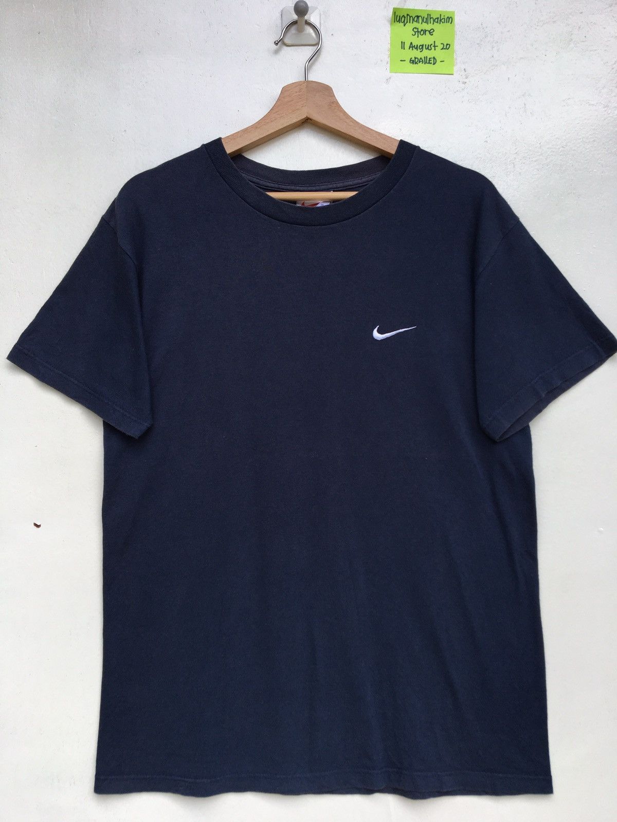 Nike Vintage 90s Nike Swoosh Small Logo Tshirt Size US S / EU 44-46 / 1 - 2 Thumbnail