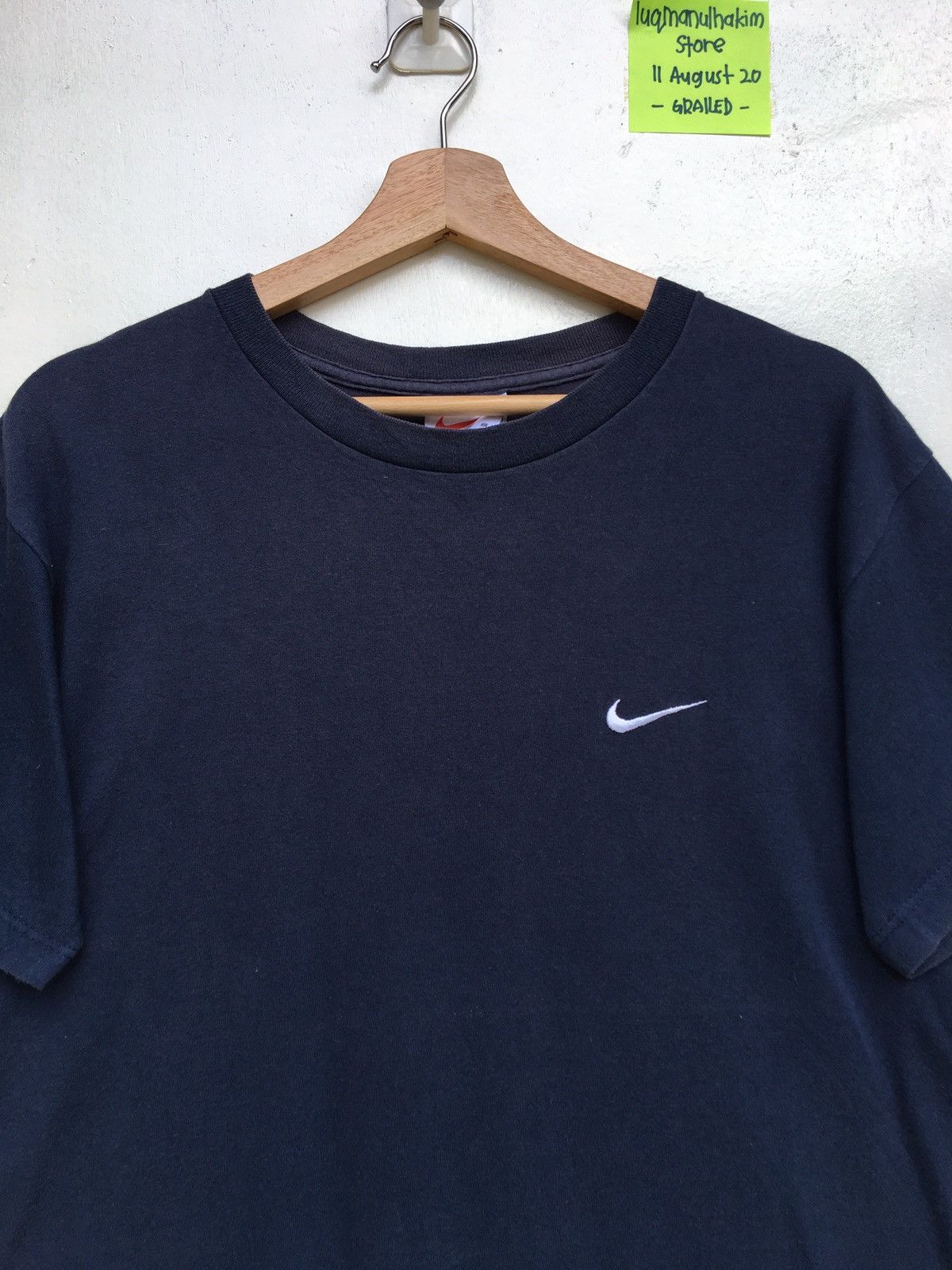 Nike Vintage 90s Nike Swoosh Small Logo Tshirt Size US S / EU 44-46 / 1 - 1 Thumbnail