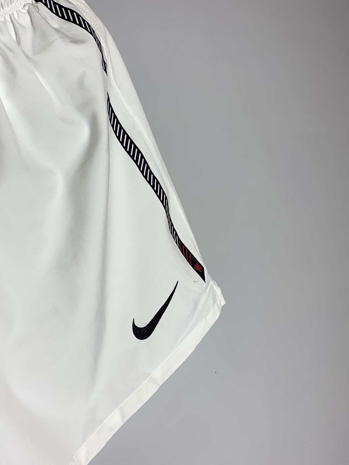 Adidas × Nike Manchester United Shorts Y2k Streetwear Nike Soccer Jersey Size US 36 / EU 52 - 4 Thumbnail