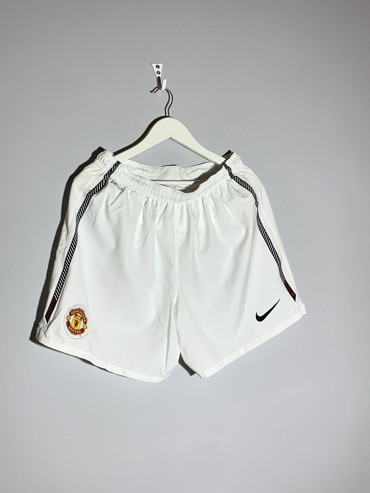 Adidas × Nike Manchester United Shorts Y2k Streetwear Nike Soccer Jersey Size US 36 / EU 52 - 2 Thumbnail