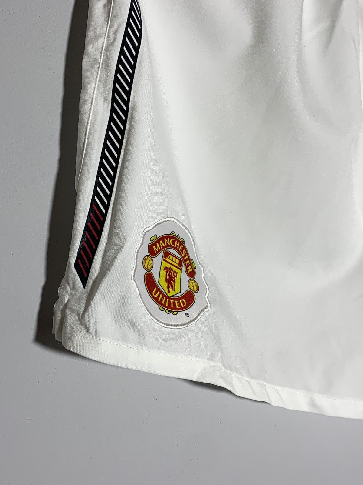 Adidas × Nike Manchester United Shorts Y2k Streetwear Nike Soccer Jersey Size US 36 / EU 52 - 3 Thumbnail