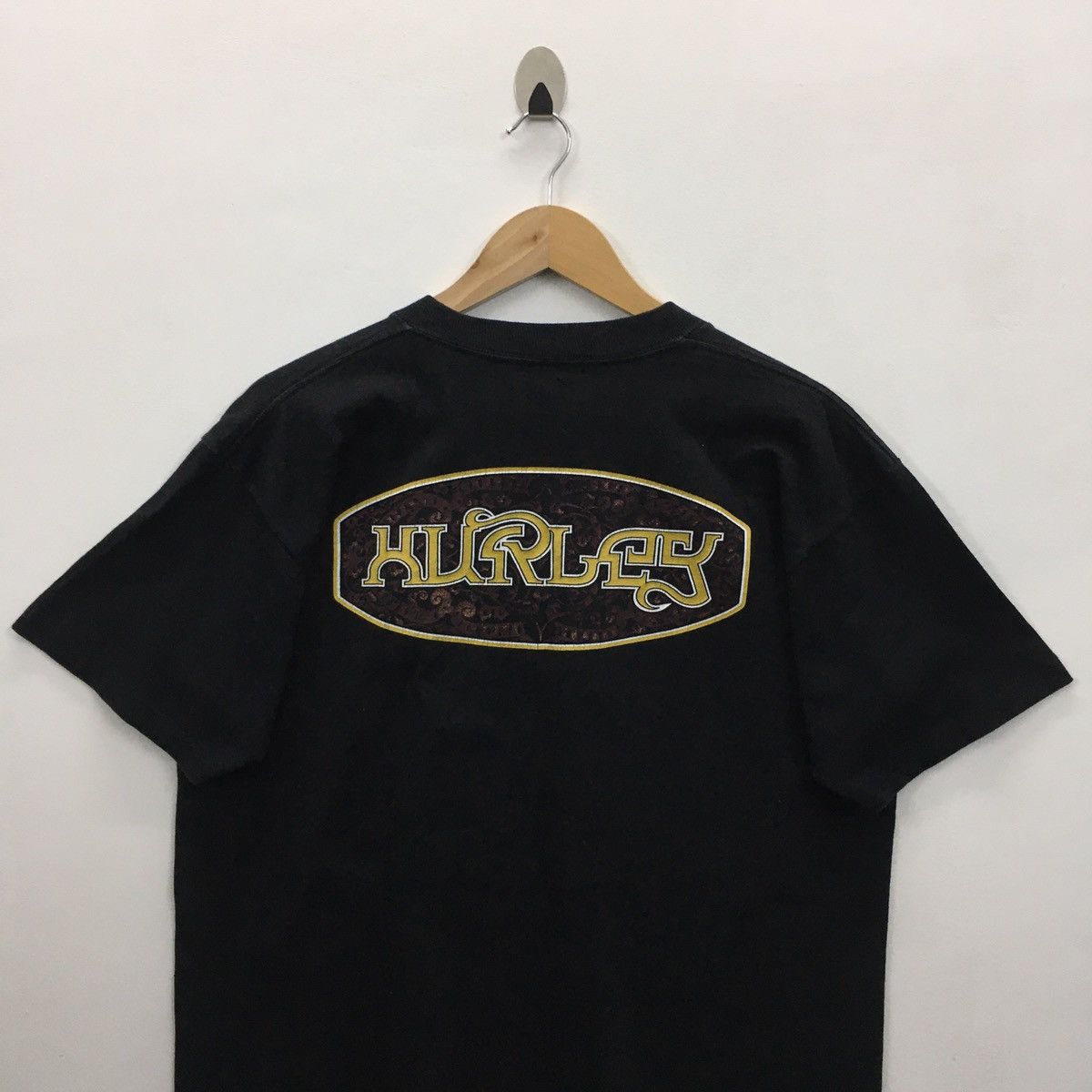 Hurley × Vintage Rare Vintage Hurley Big Logo Tshirt Size US L / EU 52-54 / 3 - 6 Thumbnail