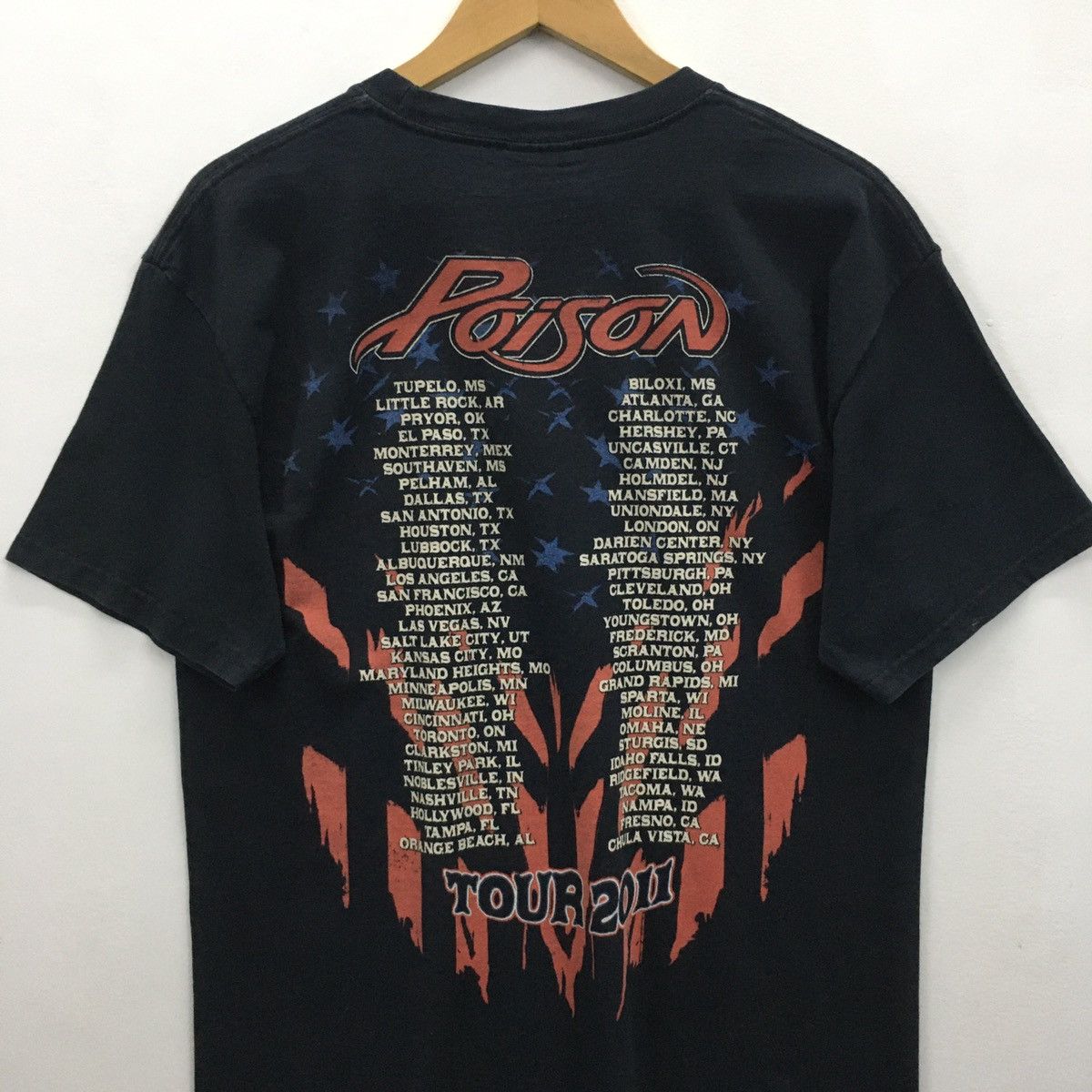 Band Tees × Vintage Rare Vintage Poison Tour 2011 Big Printed Tshirt Size US L / EU 52-54 / 3 - 9 Thumbnail