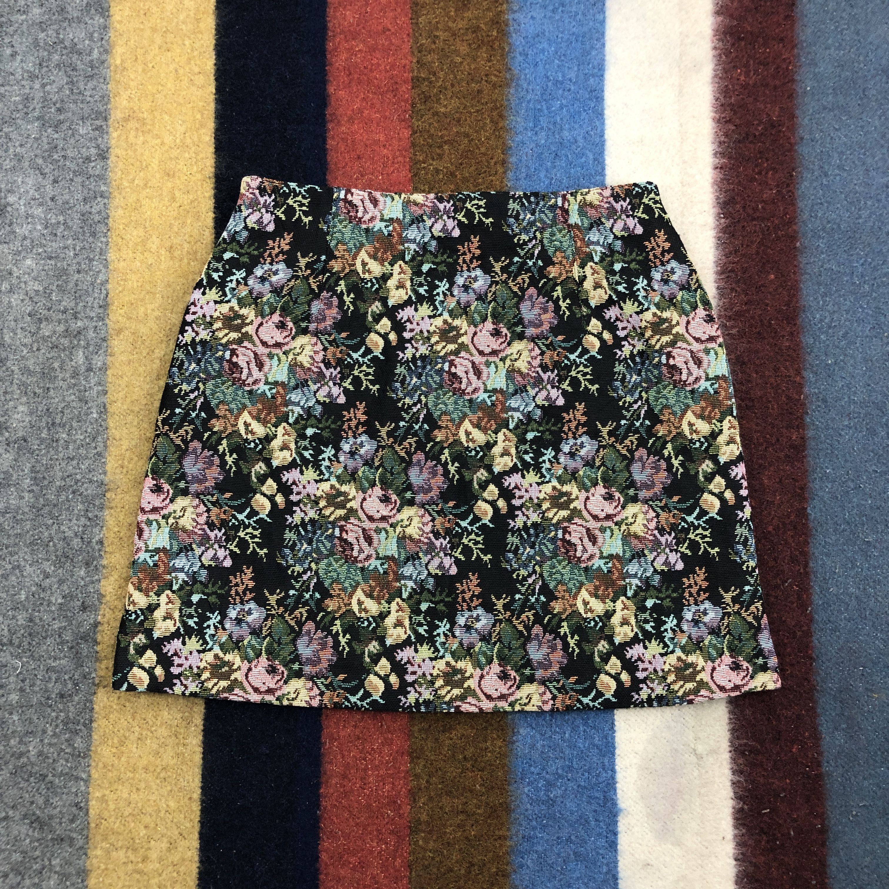 GU GU Mini Skirt Floral Design #0442/S Size 28" / US 6 / IT 42 - 6 Thumbnail