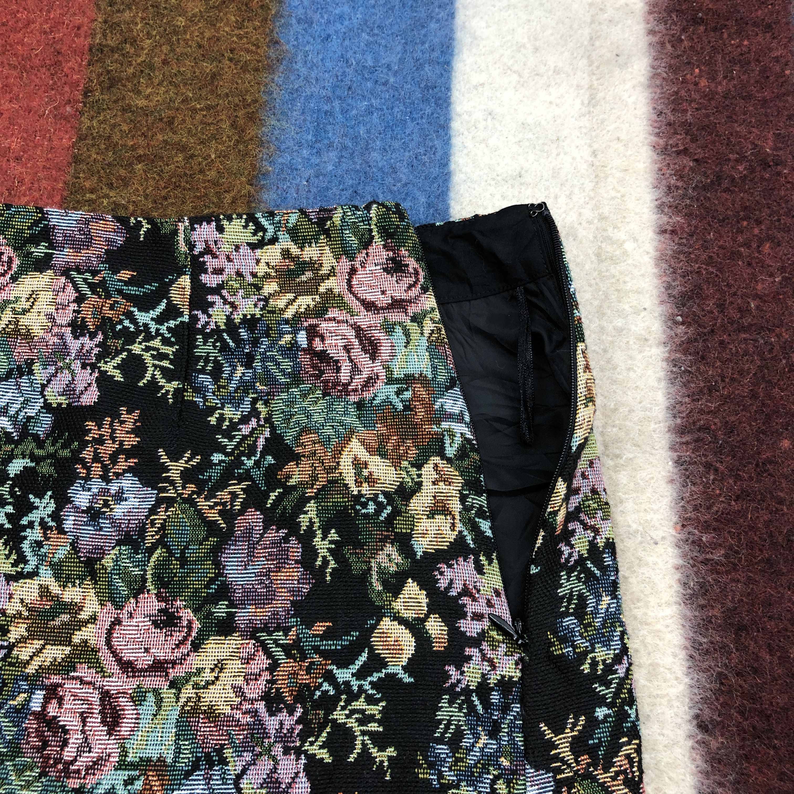 GU GU Mini Skirt Floral Design #0442/S Size 28" / US 6 / IT 42 - 2 Thumbnail