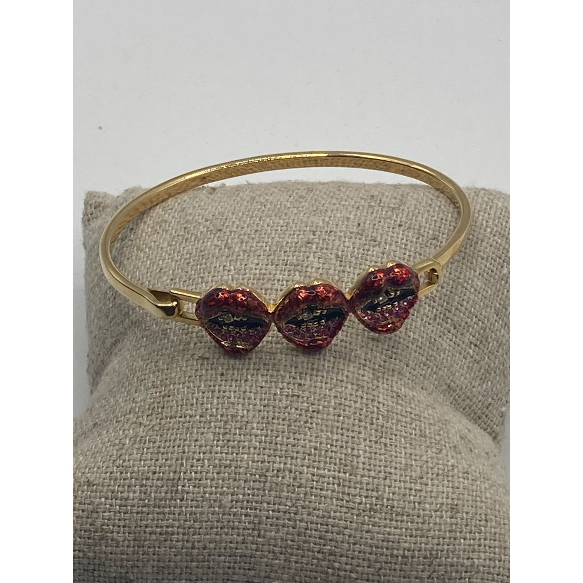 Marc Jacobs Marc Jacobs Ruby Red Lips Crystals Bangle Bracelet | Grailed