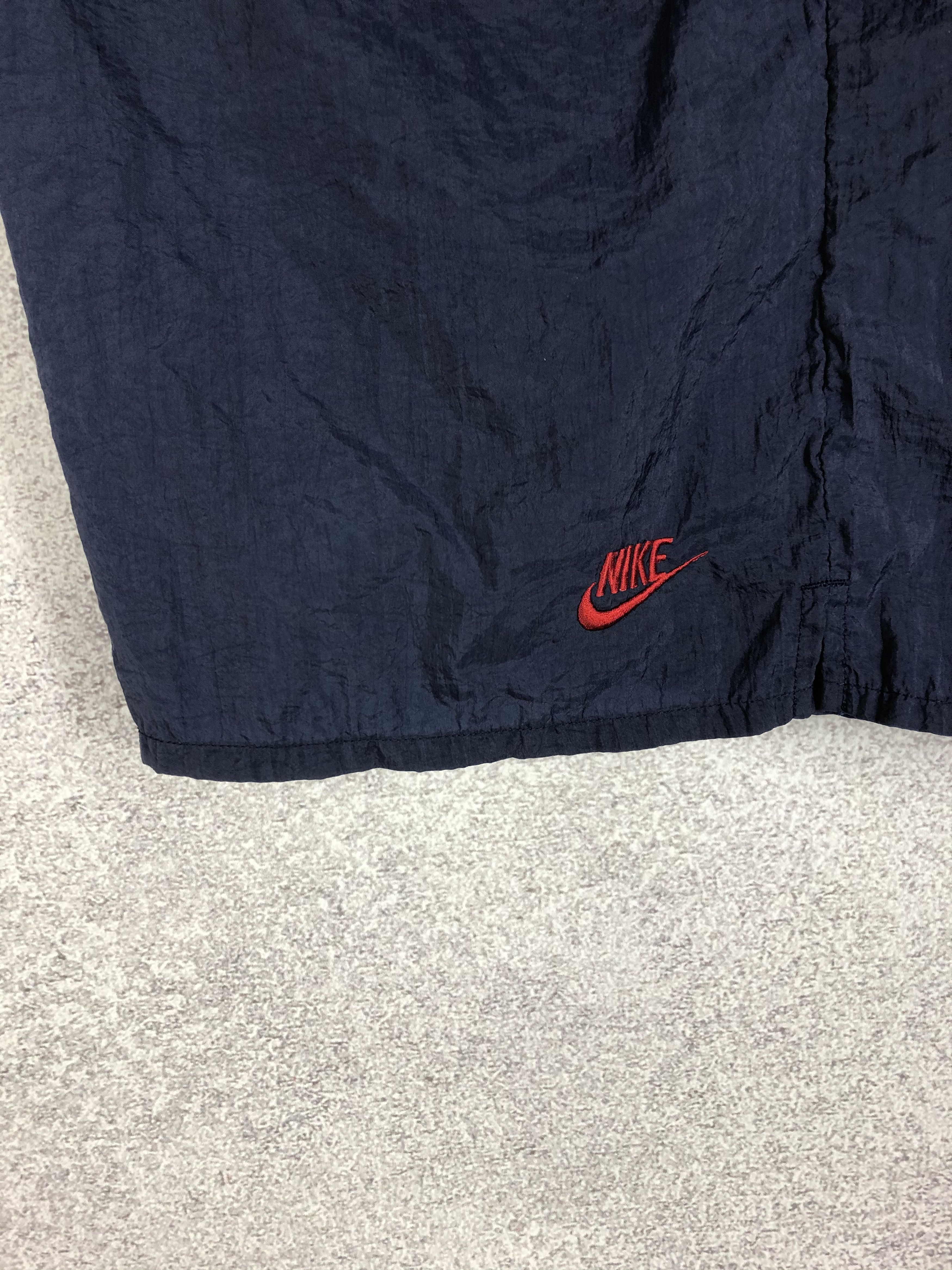 Vintage Vintage Nike 80s Big Swoosh Nylon Shorts Size US 34 / EU 50 - 2 Thumbnail