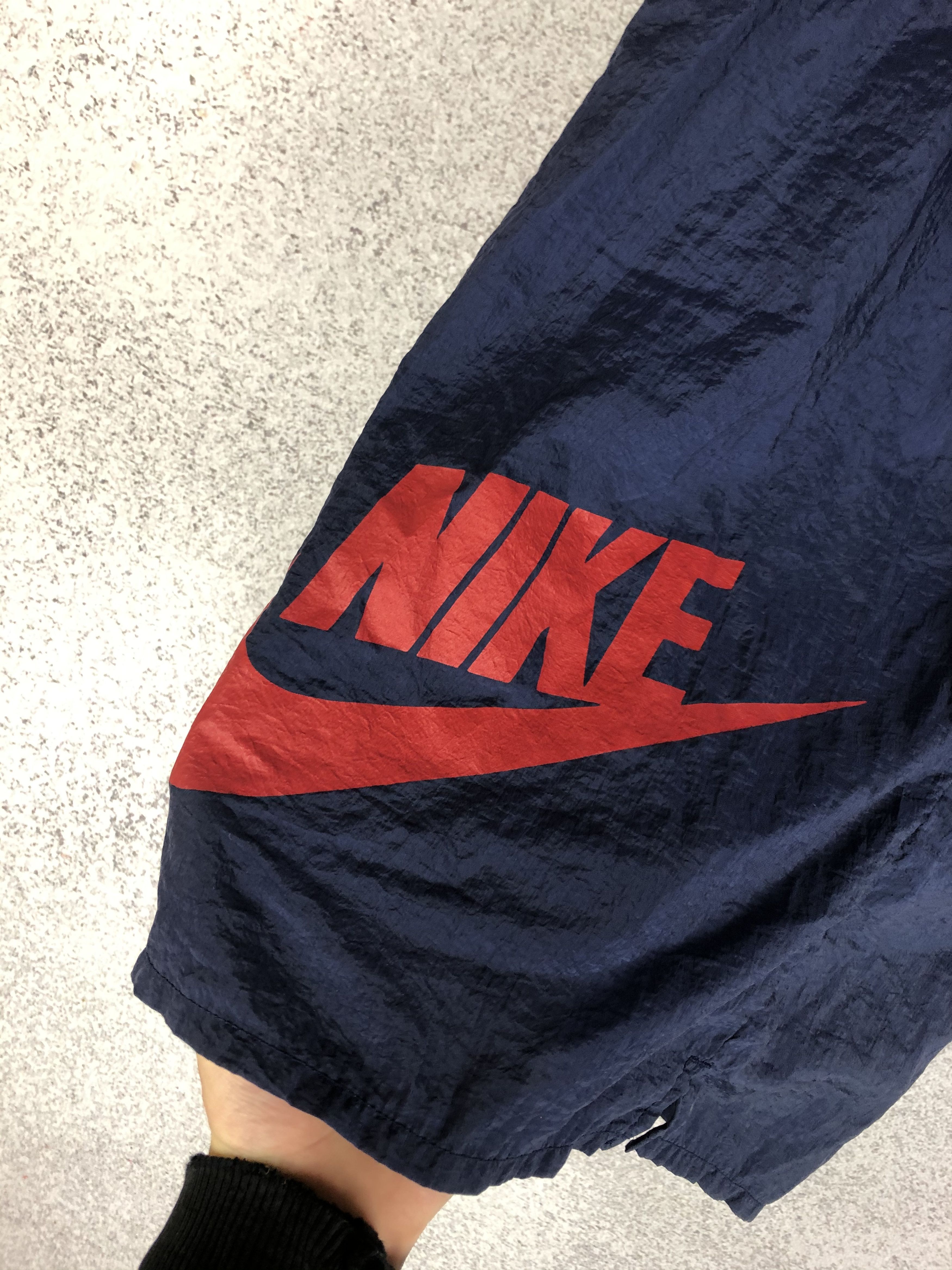 Vintage Vintage Nike 80s Big Swoosh Nylon Shorts Size US 34 / EU 50 - 3 Thumbnail