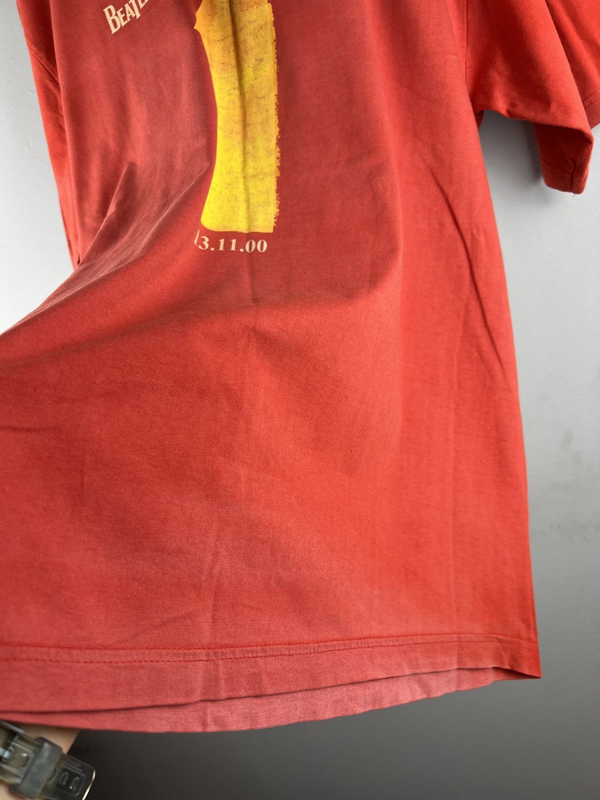 Band Tees Vintage 2000 The Beatles 1 ONE tour tee red faded tee Size US XL / EU 56 / 4 - 4 Thumbnail