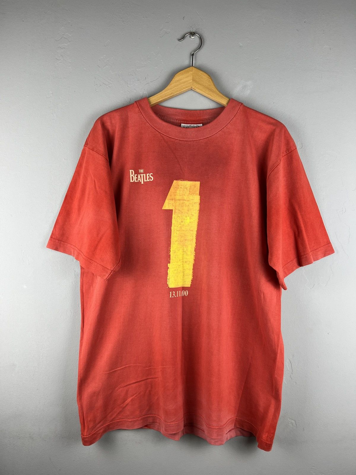 Band Tees Vintage 2000 The Beatles 1 ONE tour tee red faded tee Size US XL / EU 56 / 4 - 1 Thumbnail