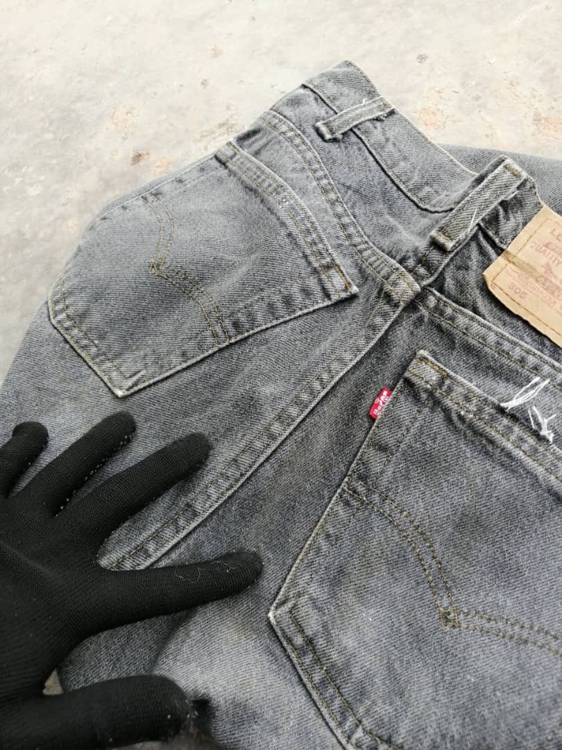 Levi's RARE🔥90's Light Black Wash Vintage Levi's 505 Jeans 29x30 Size US 29 - 12 Thumbnail