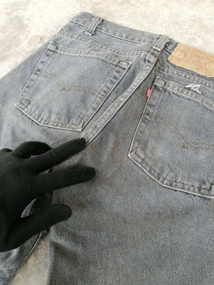 Levi's RARE🔥90's Light Black Wash Vintage Levi's 505 Jeans 29x30 Size US 29 - 11 Thumbnail