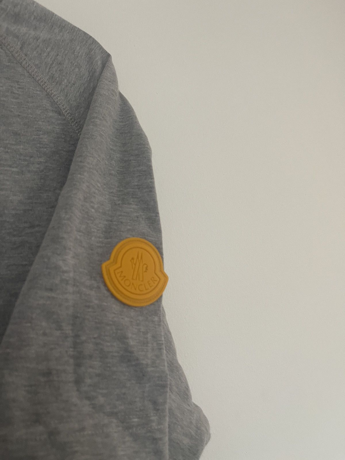 Moncler × Off-White Off white x Moncler TEE Size US S / EU 44-46 / 1 - 4 Thumbnail