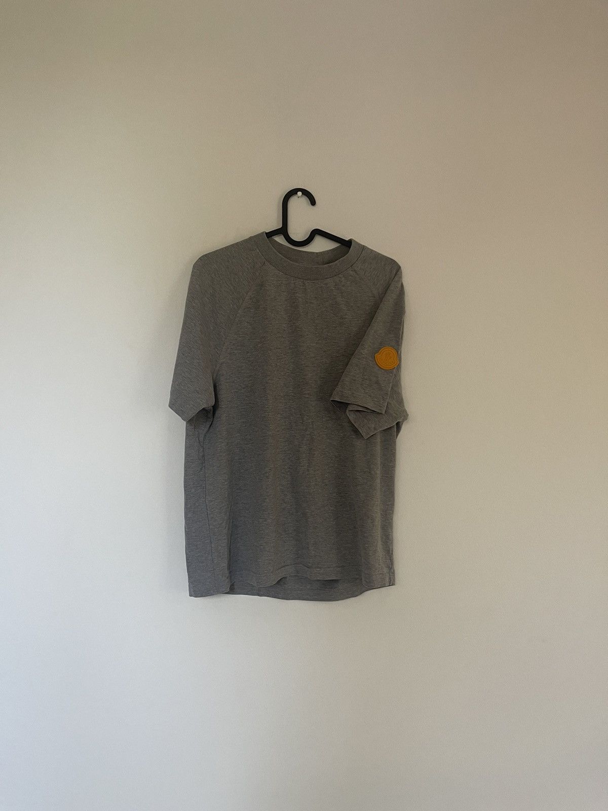 Moncler × Off-White Off white x Moncler TEE Size US S / EU 44-46 / 1 - 2 Thumbnail