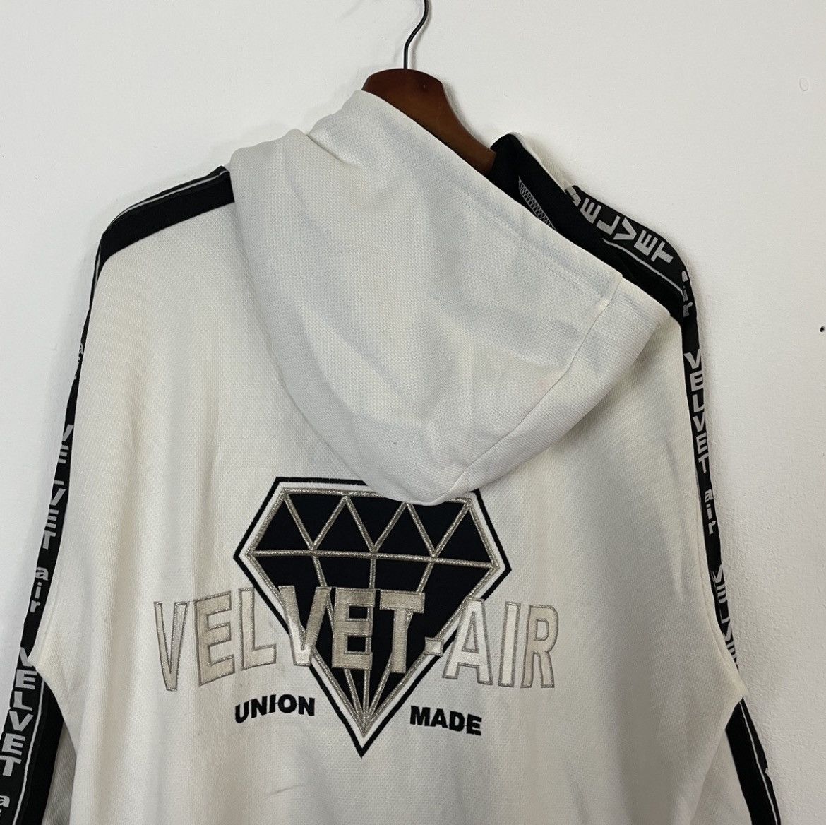 Velvet Vintage Velvet Air Big Logo Hoodies Jacket Size US XL / EU 56 / 4 - 4 Thumbnail