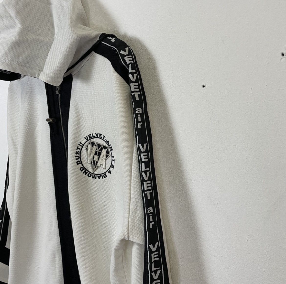 Velvet Vintage Velvet Air Big Logo Hoodies Jacket Size US XL / EU 56 / 4 - 13 Thumbnail