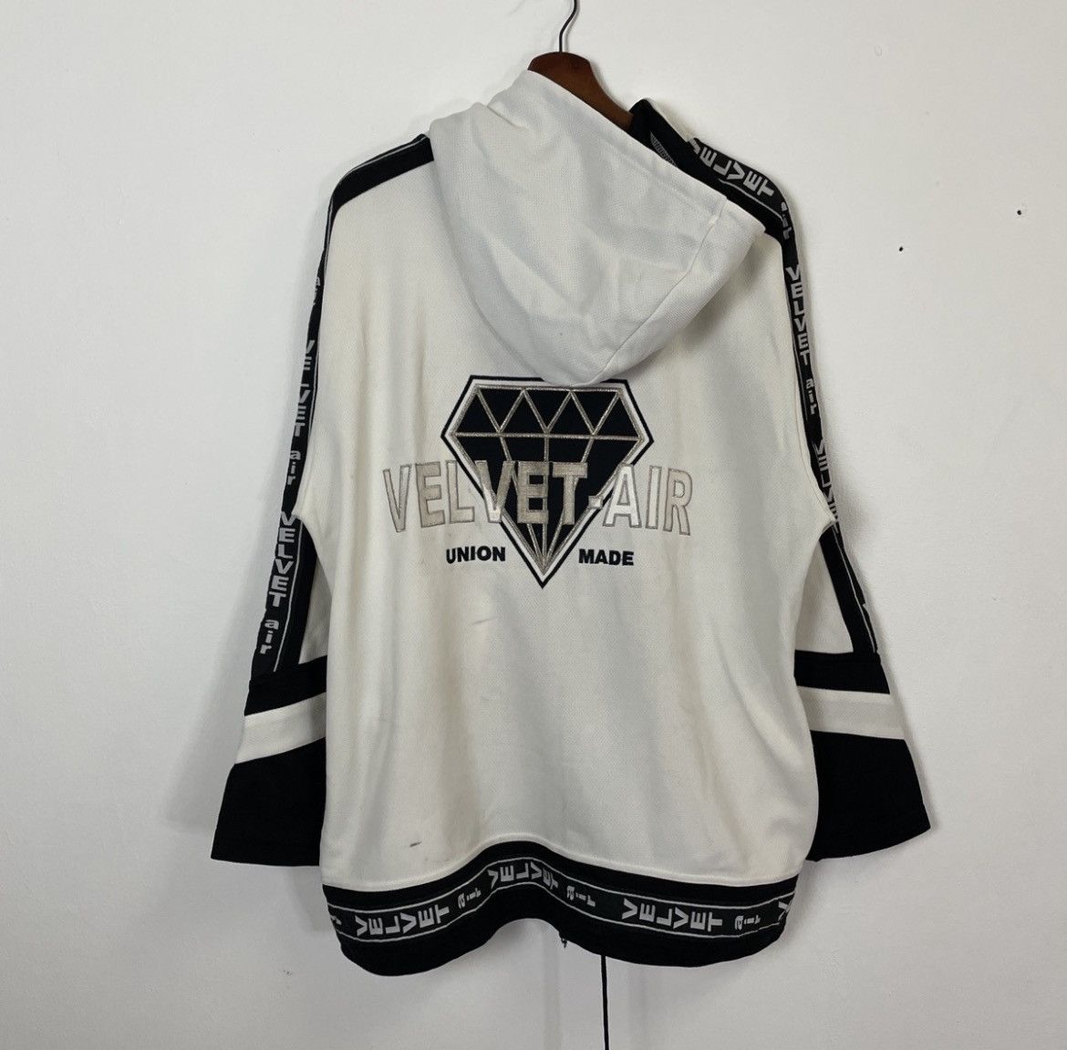 Velvet Vintage Velvet Air Big Logo Hoodies Jacket Size US XL / EU 56 / 4 - 1 Thumbnail