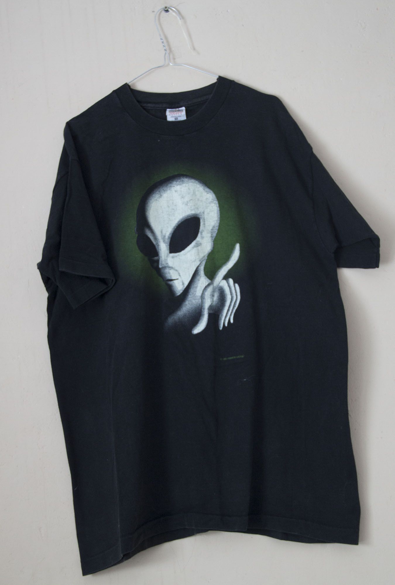 image of Vintage 90's 1995 Fashion Victim Alien Tee in Black, Men's (Size XL)