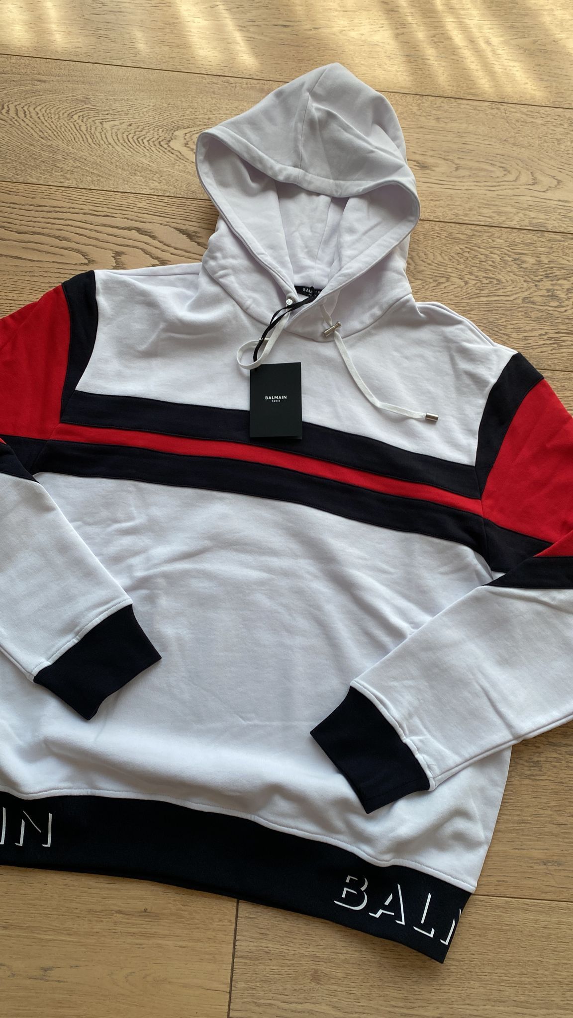 o1mr1ca0723 Hoodie in White