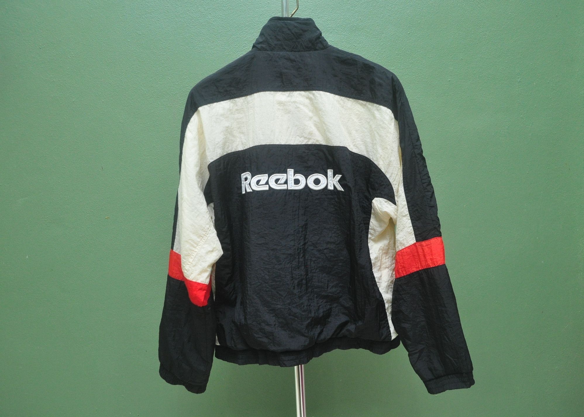 Designer × Japanese Brand × Reebok Vintage Reebok Windbreaker Sweater Travis Scott Style Size US L / EU 52-54 / 3 - 2 Thumbnail