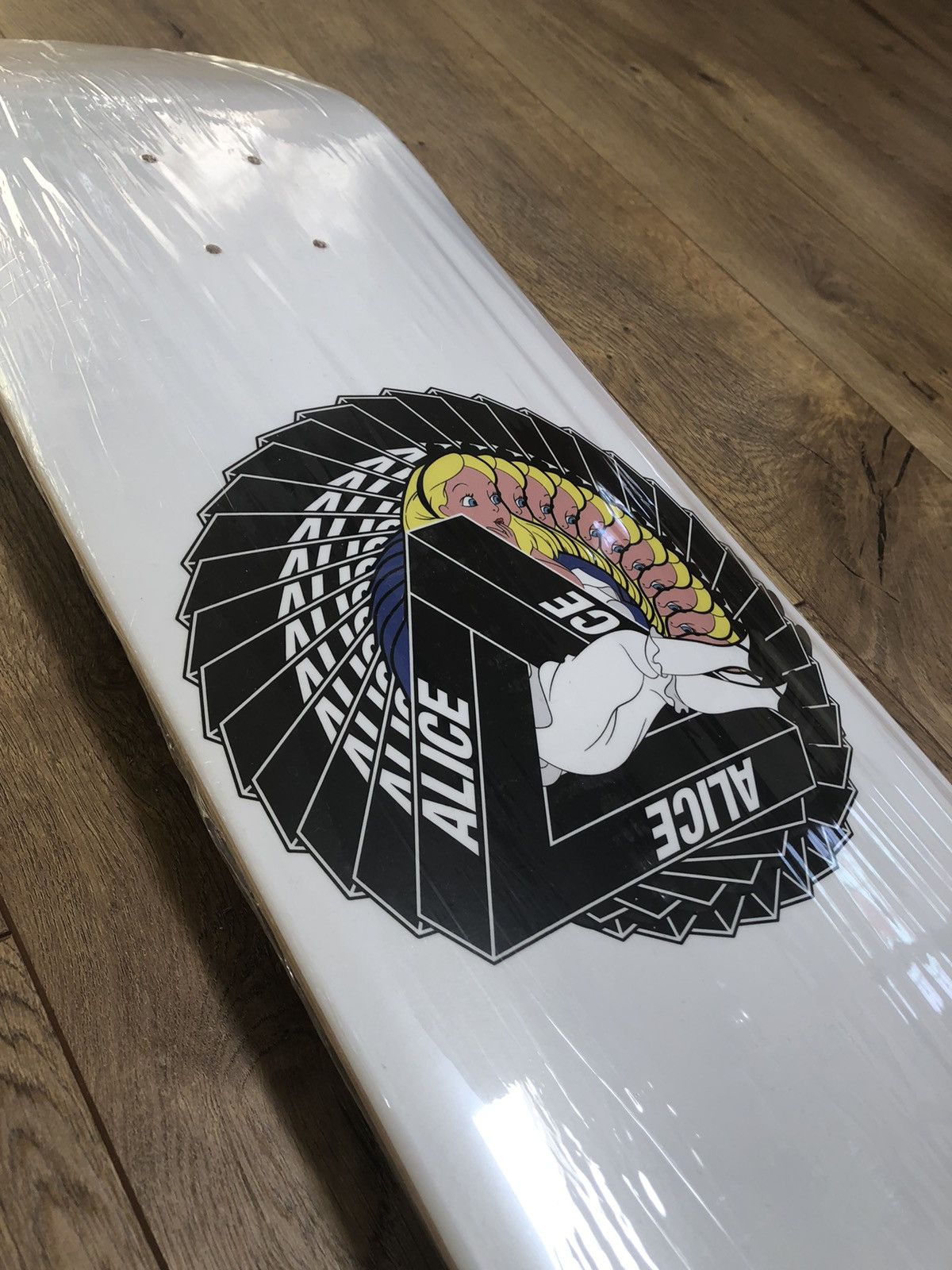 Palace ALICE IN PALACE CUSTOM DECK ARTWORK 8.25" Spiral/White Size ONE SIZE - 2 Thumbnail