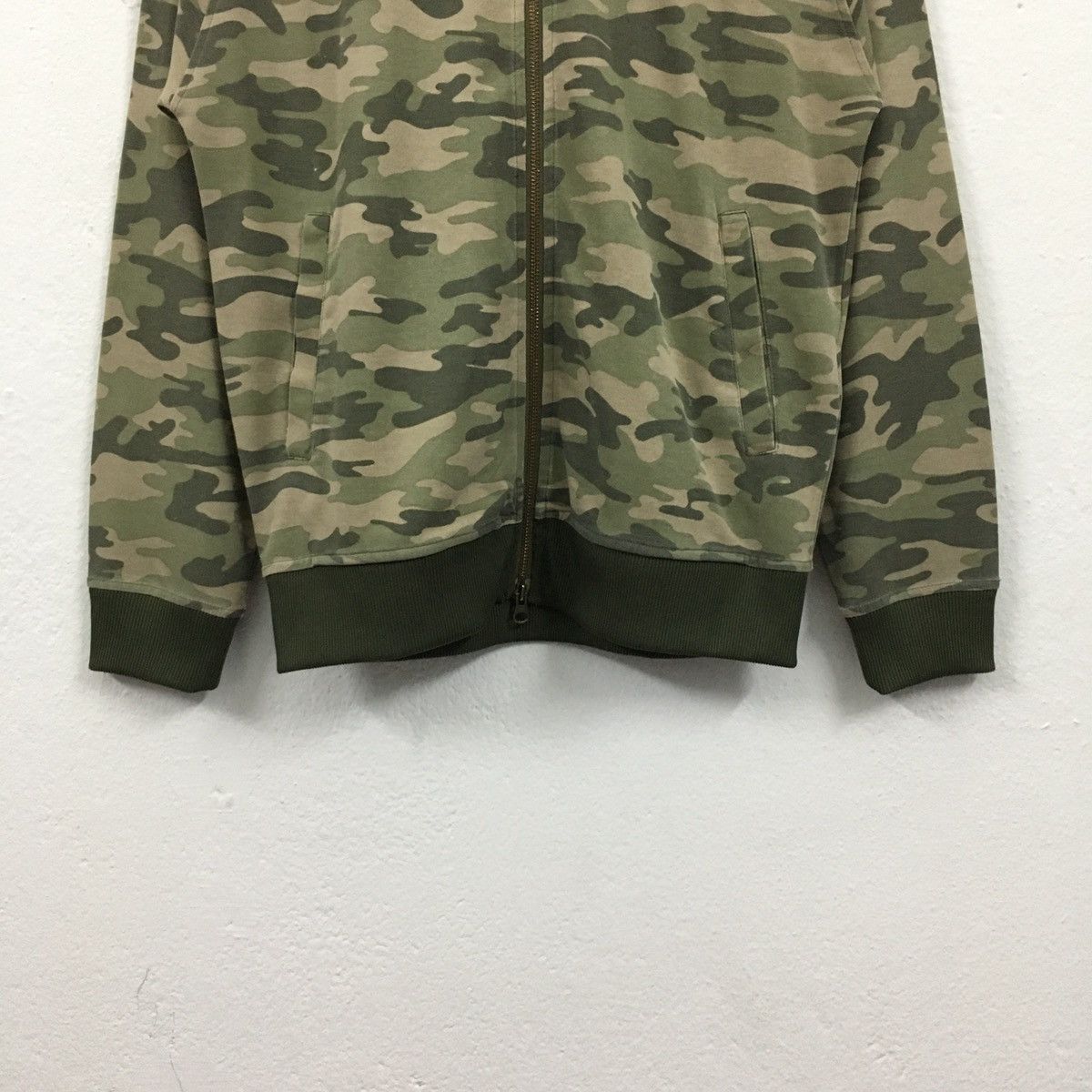 Von Dutch Rare Von Dutch Camo Flying Eye Ball Big Patches Sweater Size US M / EU 48-50 / 2 - 9 Thumbnail