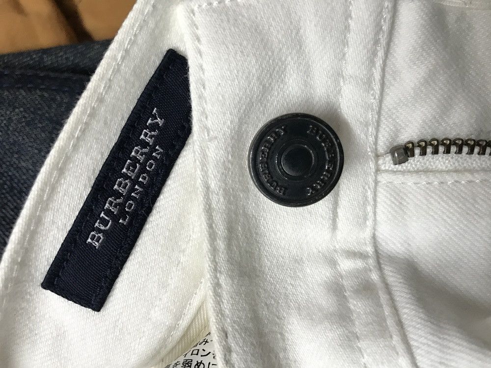 Burberry BURBERRY LONDON Made In Japan Milky White Denim Jeans Size US 30 / EU 46 - 19 Thumbnail