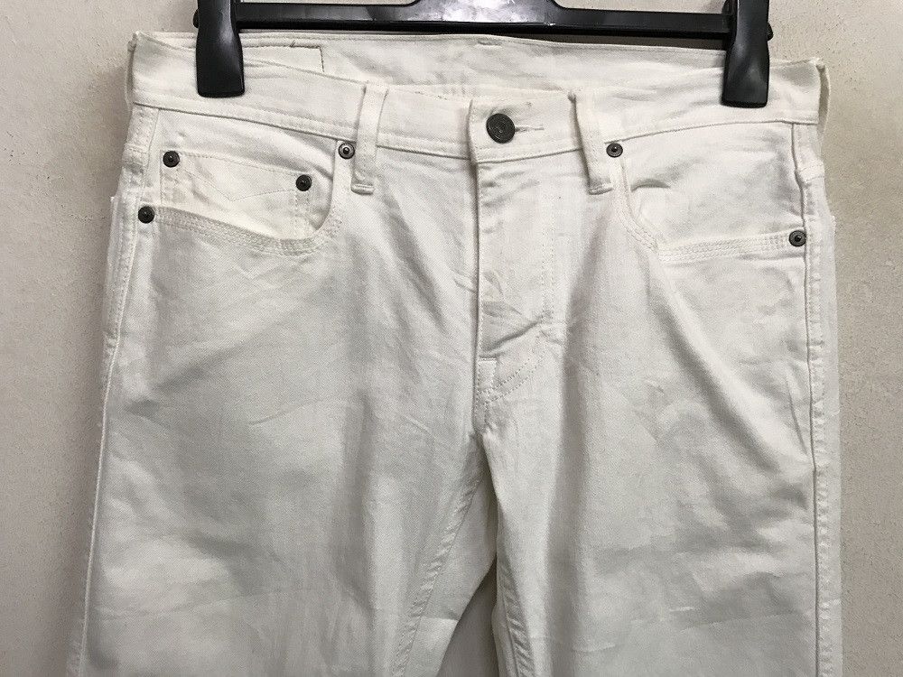 Burberry BURBERRY LONDON Made In Japan Milky White Denim Jeans Size US 30 / EU 46 - 2 Thumbnail