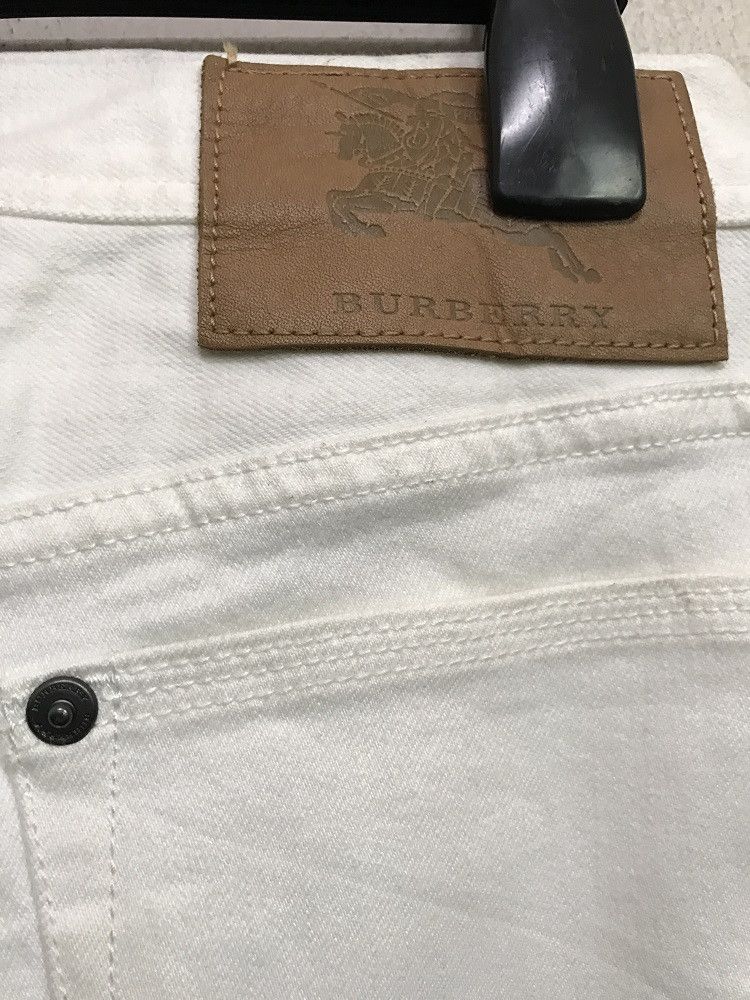 Burberry BURBERRY LONDON Made In Japan Milky White Denim Jeans Size US 30 / EU 46 - 12 Thumbnail