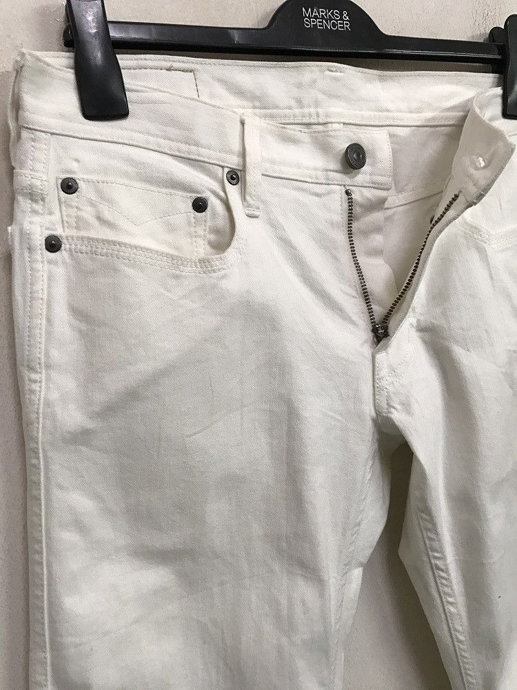 Burberry BURBERRY LONDON Made In Japan Milky White Denim Jeans Size US 30 / EU 46 - 3 Thumbnail