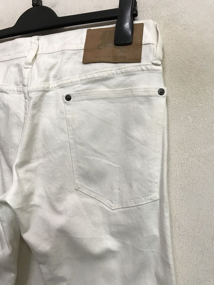 Burberry BURBERRY LONDON Made In Japan Milky White Denim Jeans Size US 30 / EU 46 - 11 Thumbnail