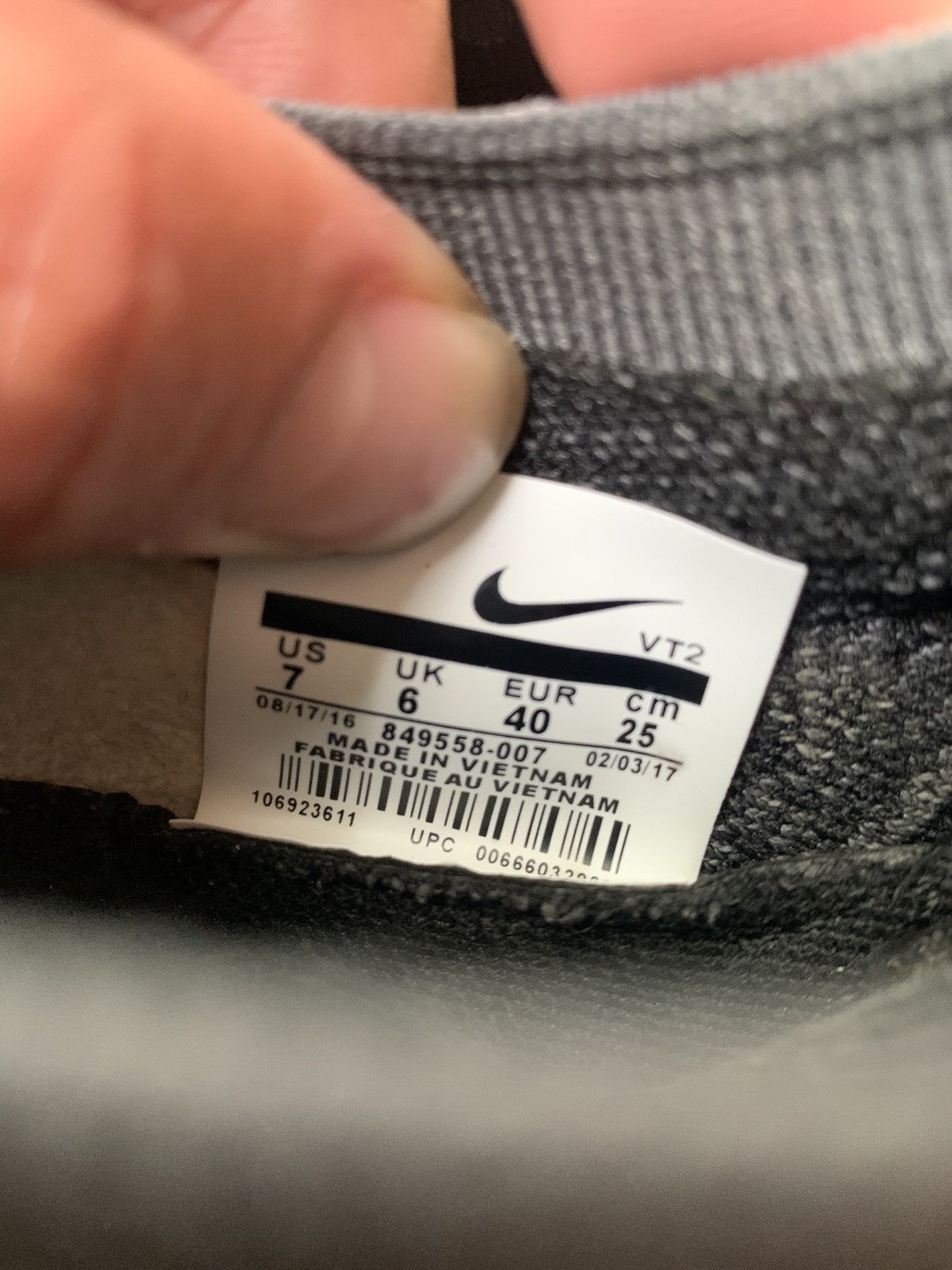 Nike Air VaporMax Triple Black Size US 7 / EU 40 - 6 Thumbnail