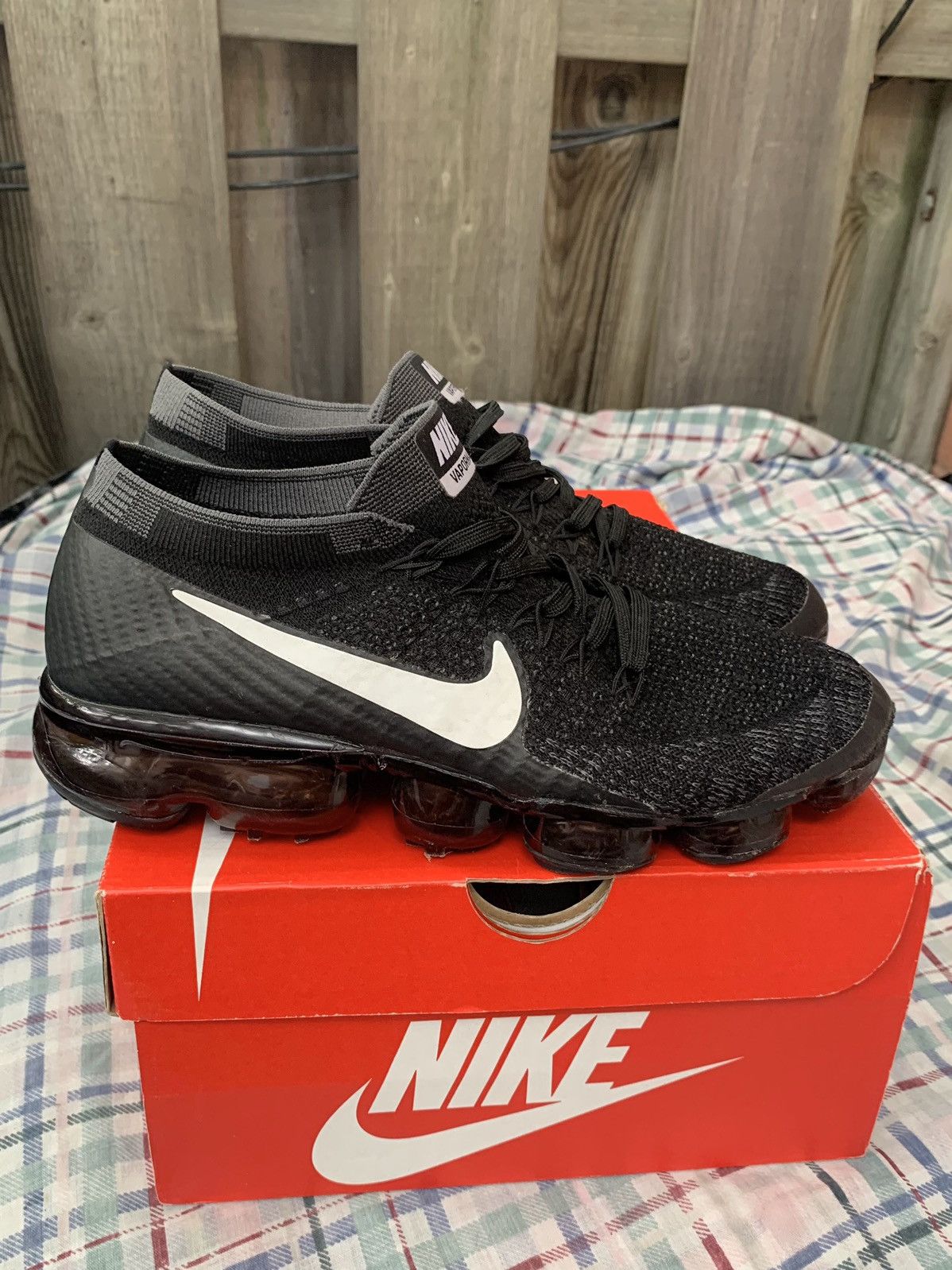 Nike Air VaporMax Triple Black Size US 7 / EU 40 - 1 Thumbnail