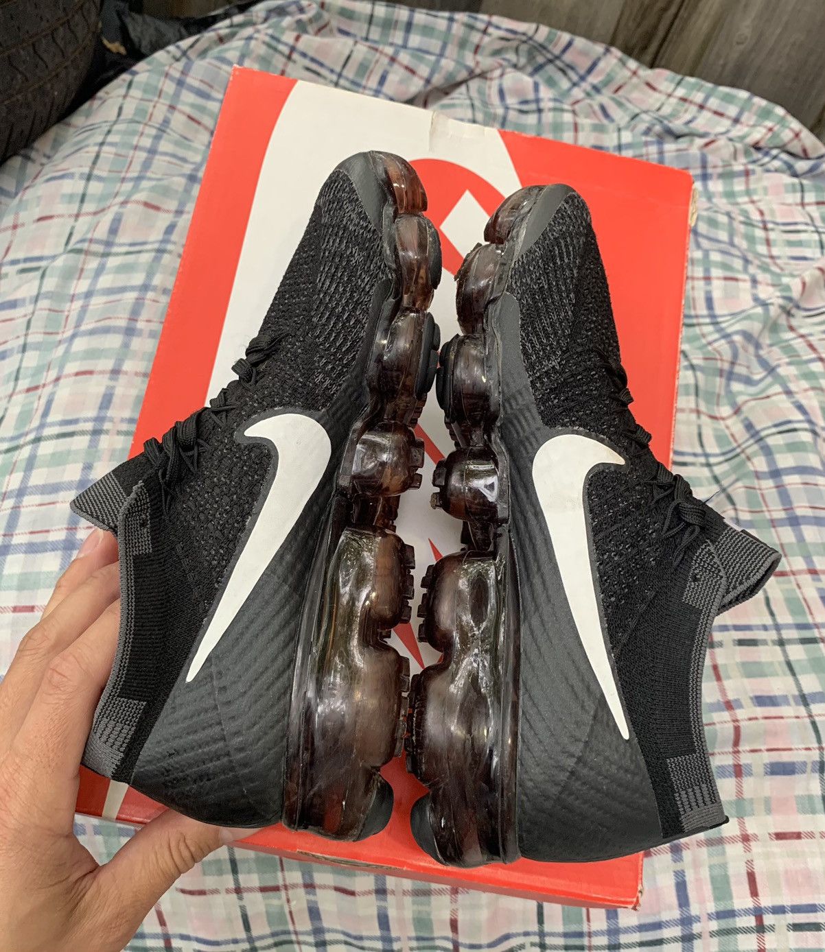 Nike Air VaporMax Triple Black Size US 7 / EU 40 - 4 Thumbnail