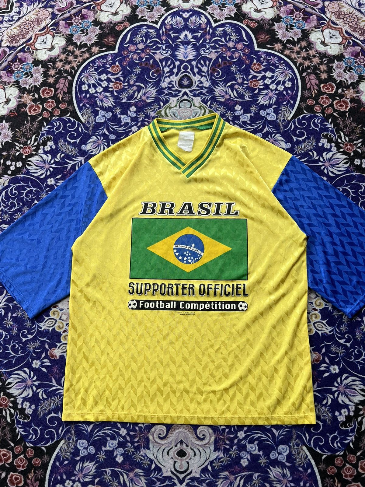 Vintage (XL) Vintage Brazil Supporter Officiel Retro Jersey Size US XL / EU 56 / 4 - 5 Thumbnail