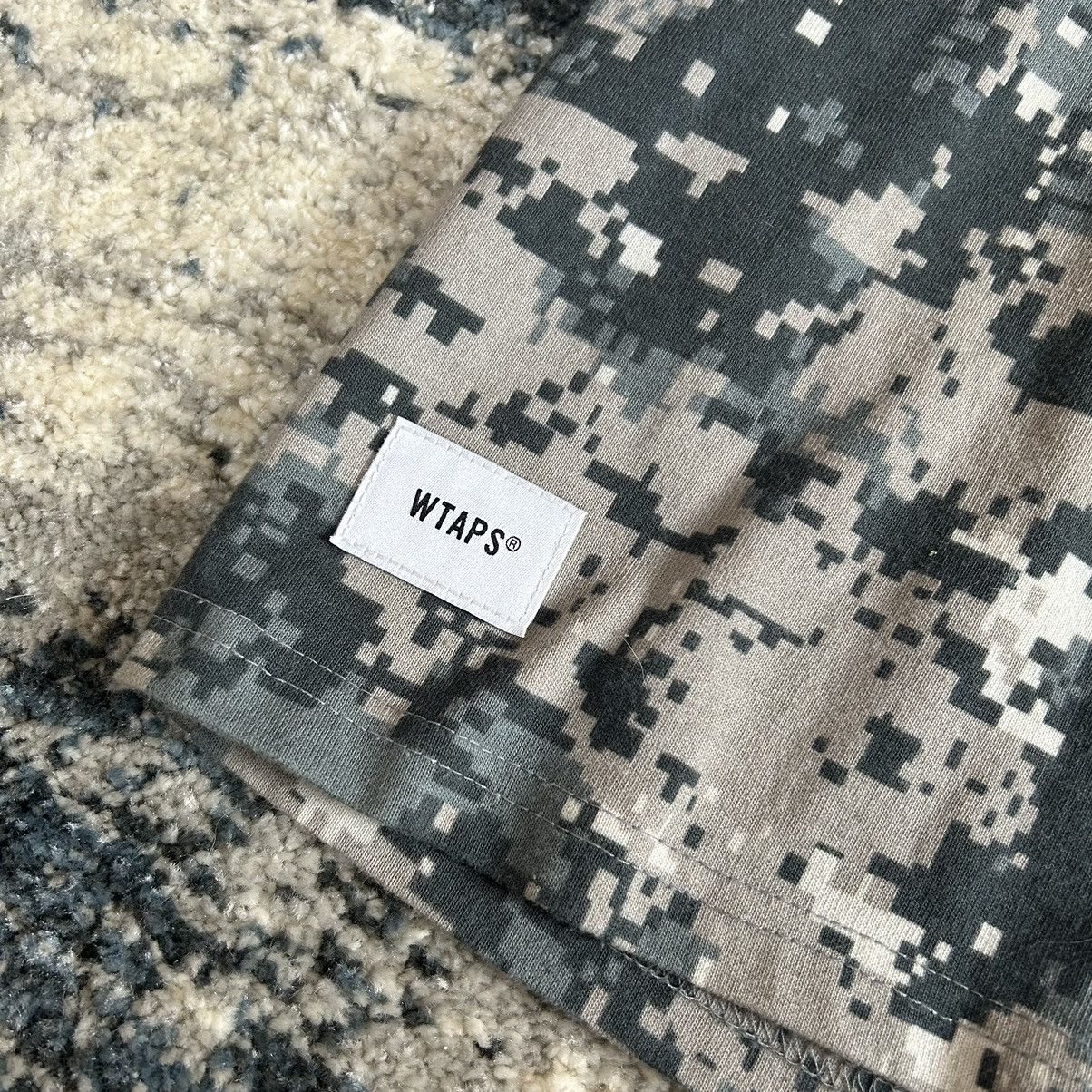 Vans × Wtaps 2018 WAFFLE LOVERS CLUB DiGiTAL CAMO L/S TEE RUBBER LOGO Size US L / EU 52-54 / 3 - 9 Thumbnail