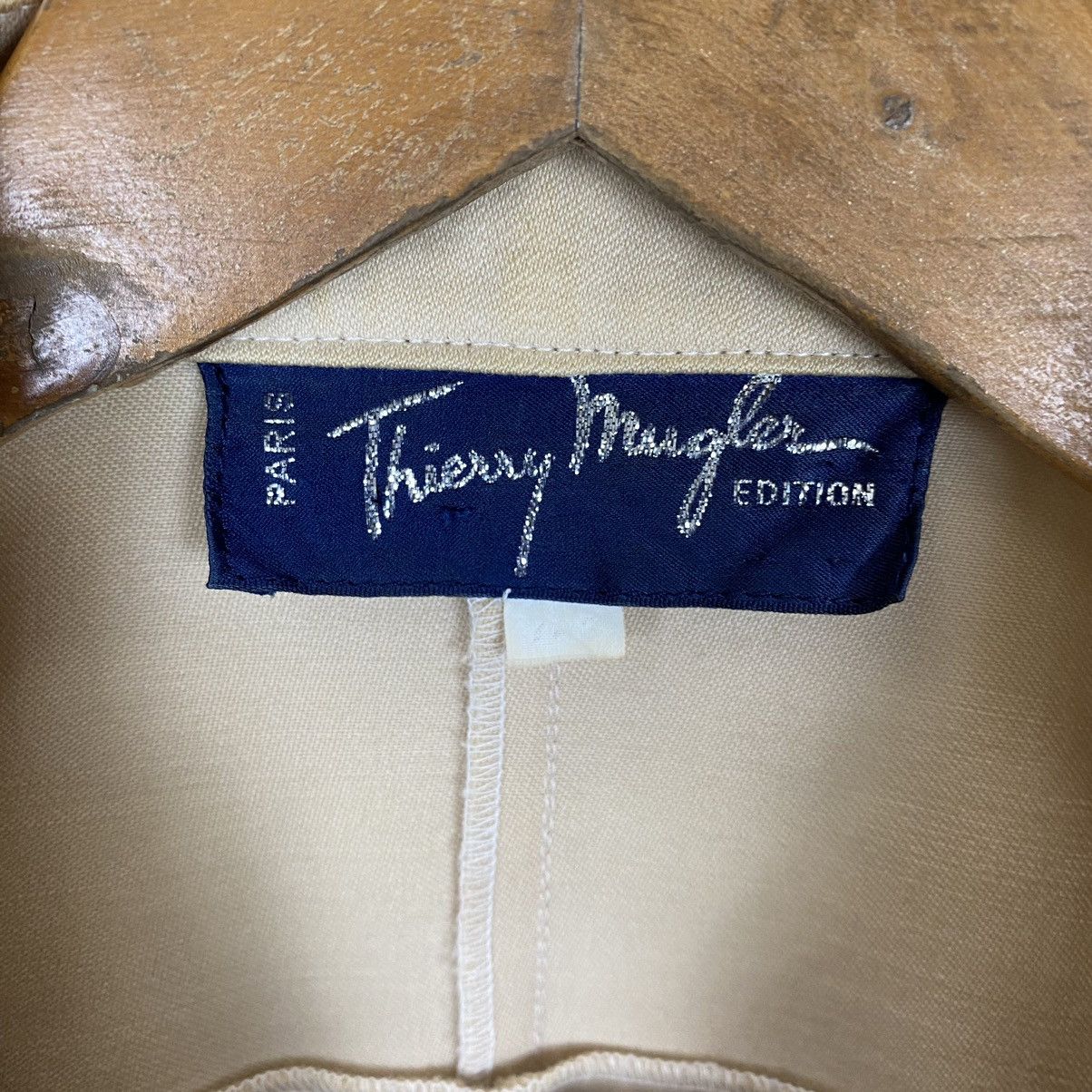Thierry Mugler ☀️Nice design Thierry Mugler cropped jacket Size M / US 6-8 / IT 42-44 - 10 Thumbnail