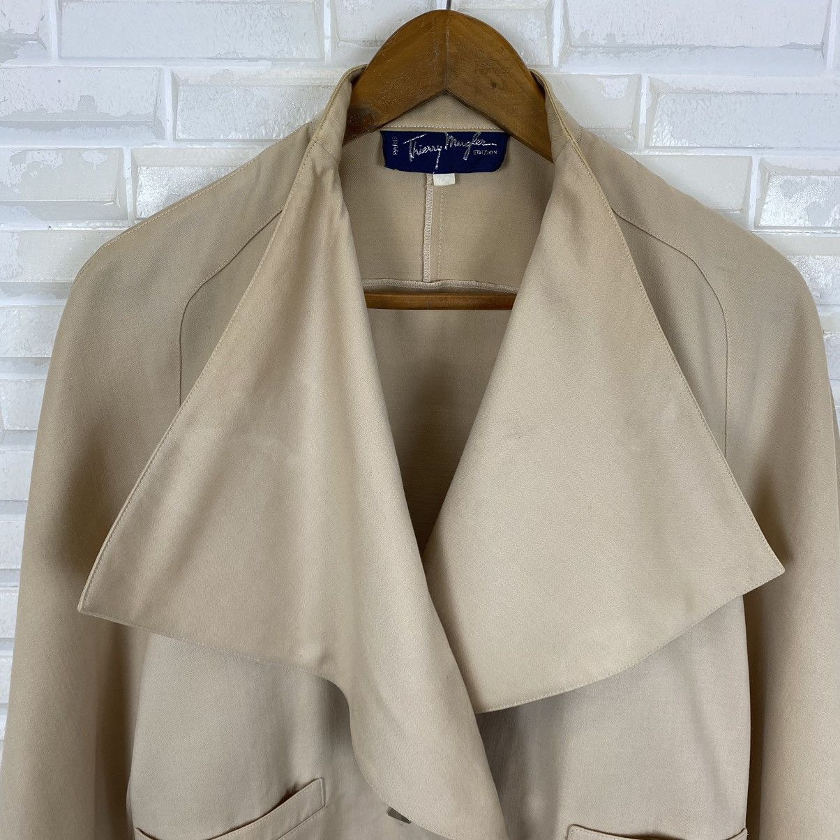 Thierry Mugler ☀️Nice design Thierry Mugler cropped jacket Size M / US 6-8 / IT 42-44 - 5 Thumbnail