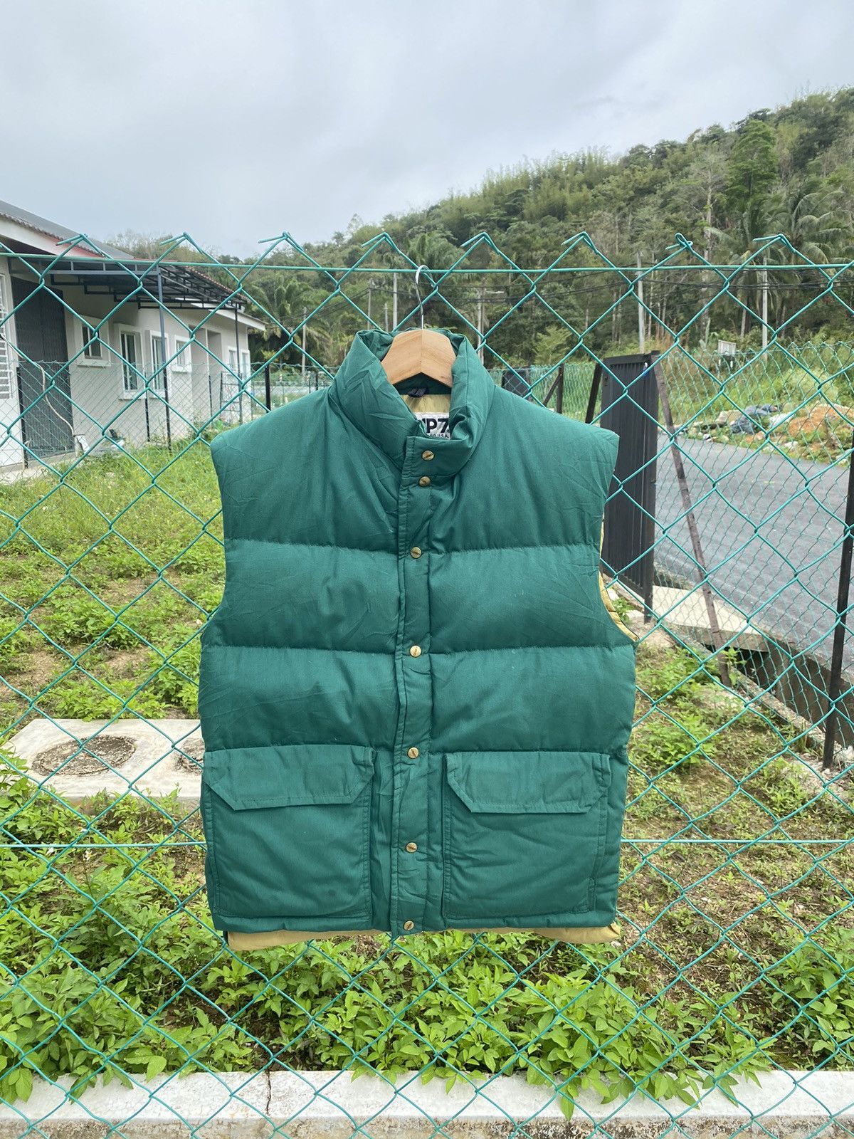 image of Outdoor Life Steals Vintage Camp 7 Puffer Vest in Green, Men's (Size Medium)