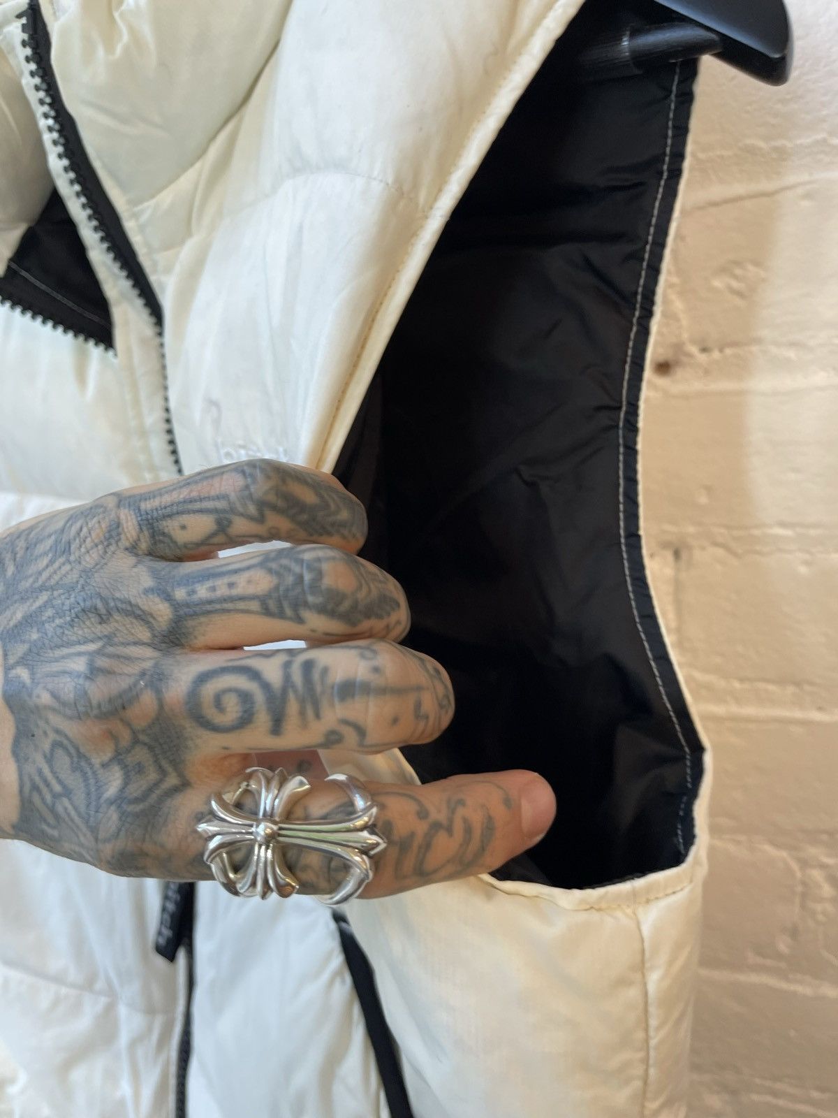 Vintage 90s BITCH SKATEBOARD BRAND WHITE PUFFER VEST JACKET !! Size US M / EU 48-50 / 2 - 9 Thumbnail
