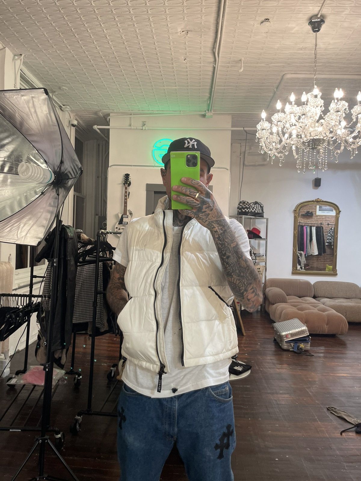 Vintage 90s BITCH SKATEBOARD BRAND WHITE PUFFER VEST JACKET !! Size US M / EU 48-50 / 2 - 3 Thumbnail