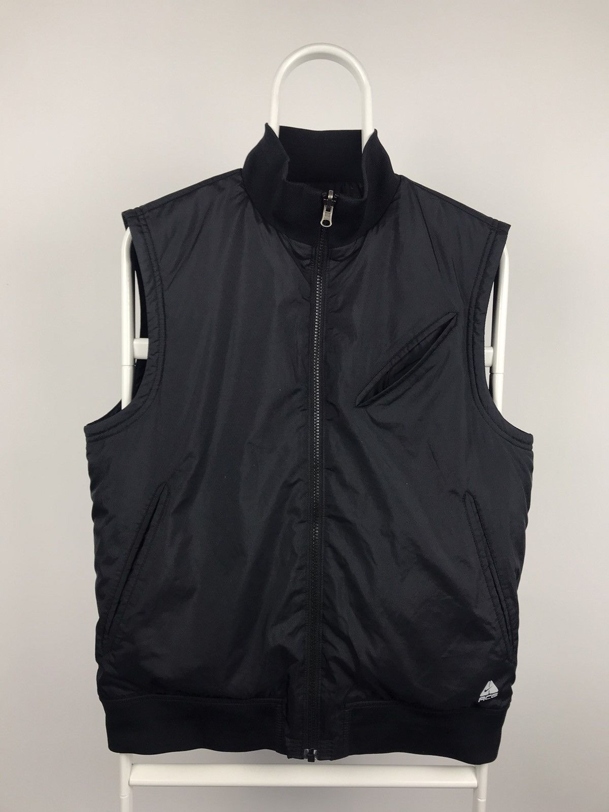 acg vest nike